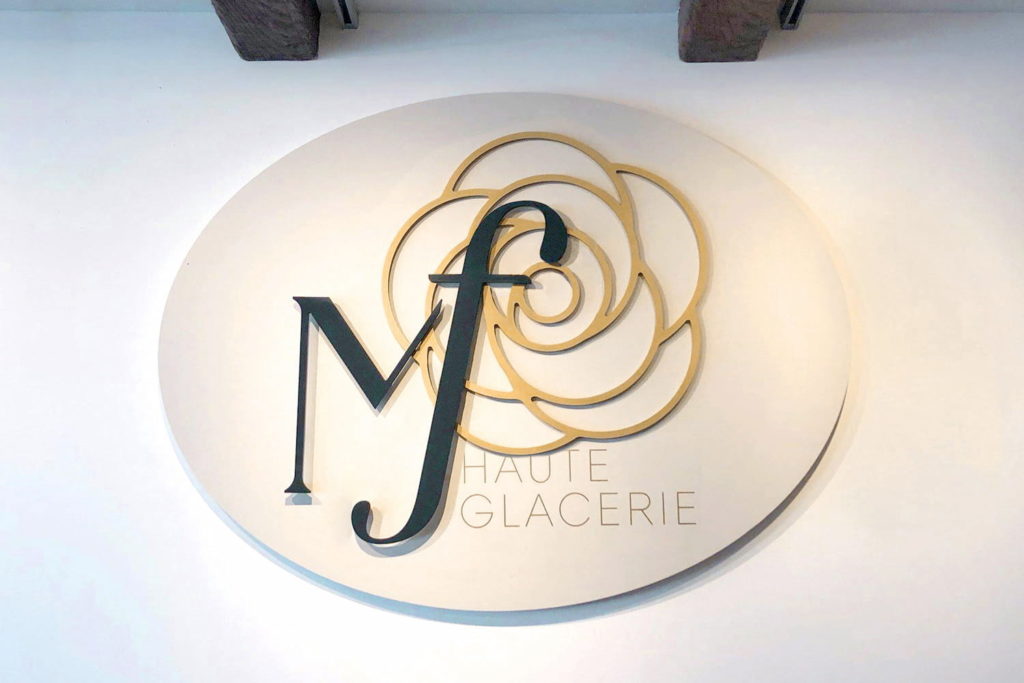 maison florin maitre artisan glacier conception enseigne interieur avec logo decoupe relief
